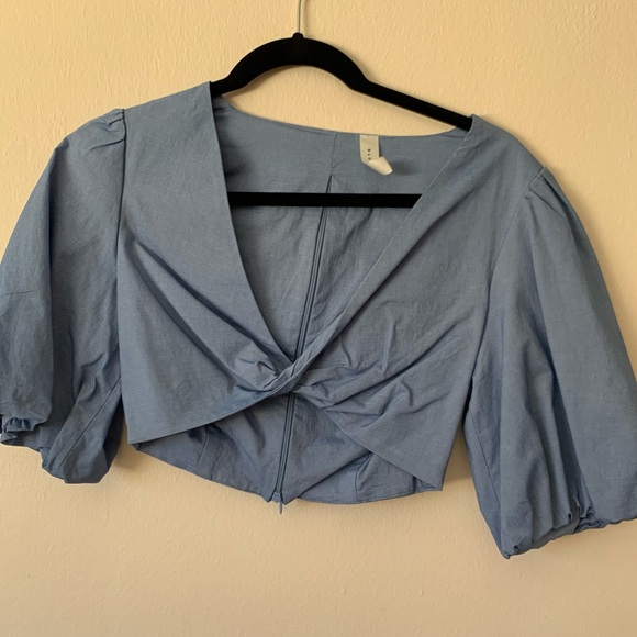 Never worn crop top - Picture 3 of 4